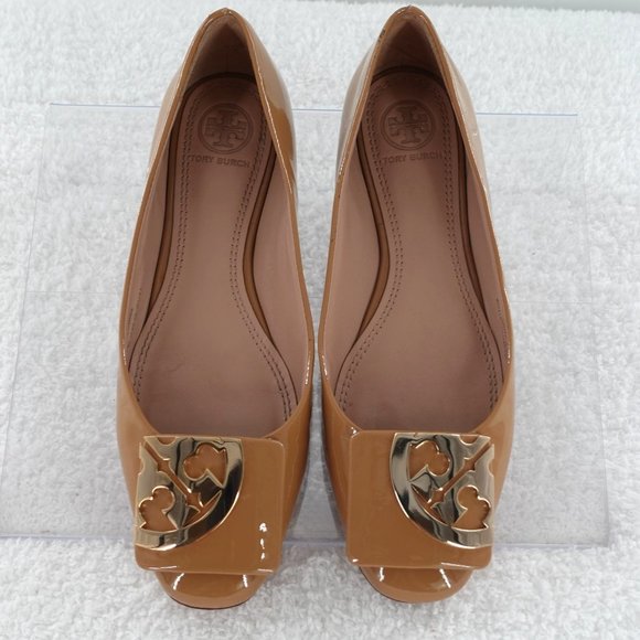 Tory Burch Shoes - Tory Burch Sand Patent Leather Square Toe Logo Flat Size 6.5